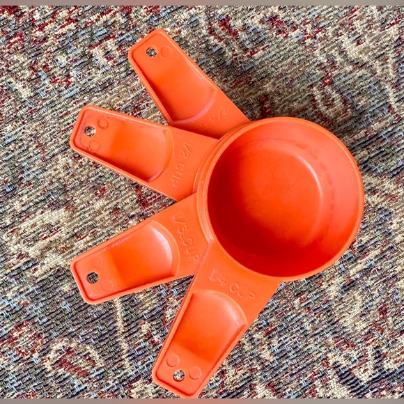 4 piece Tupperware measuring cup set vintage - Picture 2 of 4